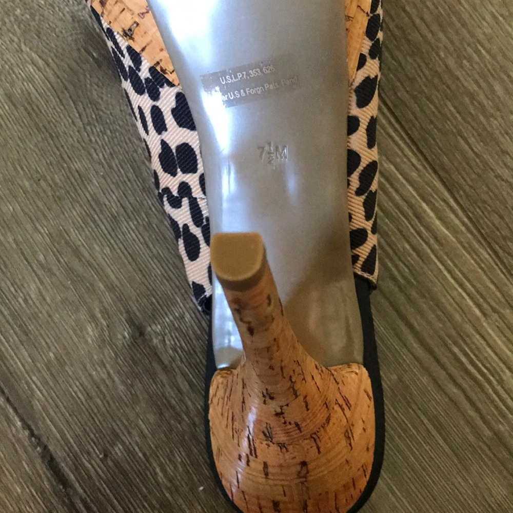 GUESS Leopard Heels - Picture 5 of 5
